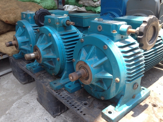 ขายมอเตอร์เกียร์ Moto spa 5.5HP. 380V ปรับรอบได้ เพลาออกได้ตั้งแต่ 1000-200รอบต่อนาที สภาพดี พร้อมใช้งาน มี 9ตัวครับ