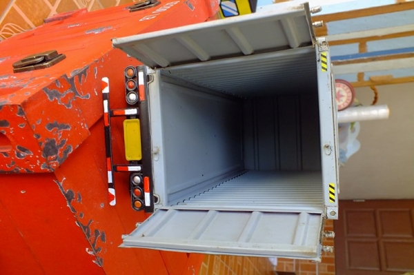 โมเดลสังกะสีรถตู้คอนเทนเนอร์ งานสวยมากๆ