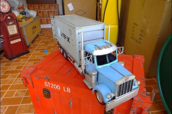 โมเดลสังกะสีรถตู้คอนเทนเนอร์ งานสวยมากๆ