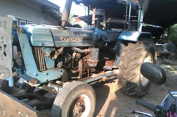 ขายรถไถ FORD 6610 เสื้อลาย เพลาเดียว ผาน 7+ ใบดันหน้า เอกสารเล่มทะเบียน