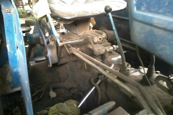 ขายรถไถ FORD 6610 เสื้อลาย เพลาเดียว ผาน 7+ ใบดันหน้า เอกสารเล่มทะเบียน