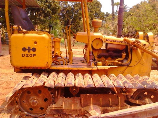 ขายรถแทรคเตอร์ตีนเป็ด Komatsu D20P-3 เครื่องปั๊มดี ช่วงล่างดี รถทำงานทุกวัน เอกสารซื้อขาย