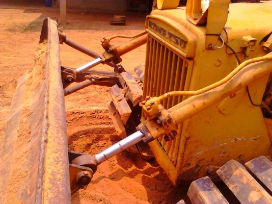 ขายรถแทรคเตอร์ตีนเป็ด Komatsu D20P-3 เครื่องปั๊มดี ช่วงล่างดี รถทำงานทุกวัน เอกสารซื้อขาย