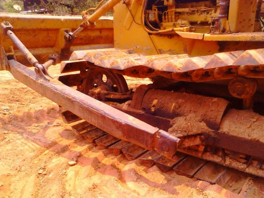 ขายรถแทรคเตอร์ตีนเป็ด Komatsu D20P-3 เครื่องปั๊มดี ช่วงล่างดี รถทำงานทุกวัน เอกสารซื้อขาย