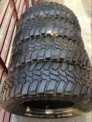 ยาง Mud Deestone 265 70 17 กลางปี11 ดอกเต็ม ไม่มีปะ ใช้กันยาว ราคาไม่แพง