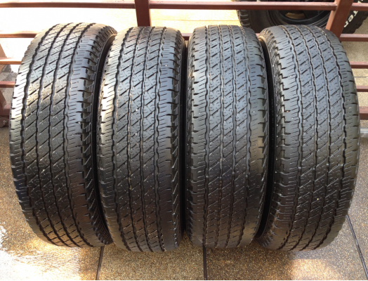 ยาง Roadstone 245 75 16 ปี12 ดอกเต็ม ไม่มีปะ ใช้กันยาว ราคาไม่แพง