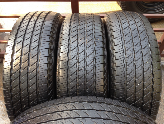 ยาง Roadstone 245 75 16 ปี12 ดอกเต็ม ไม่มีปะ ใช้กันยาว ราคาไม่แพง
