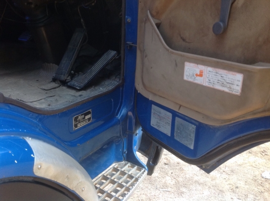 ขาย6ล้อ HINO FD176. เครื่อง HO7C 185 แรง เครื่องแน่นๆ แอร์ หนาวๆ พวงมาลัยพาวเวอร์ เบรคจิ๊บฟี่ ครัชซีสวยๆ รถเดิมๆ บางๆ ยาว 6.20เมตร ยาง 8.25 ภาษีเต็ม. สภาพสวยพร้อมใช้งาน ขาย420000บาท