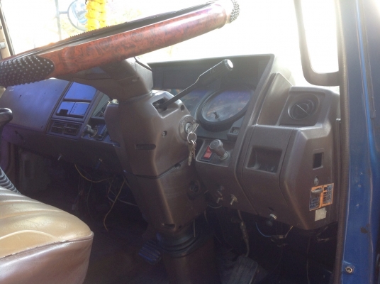 ขาย6ล้อ HINO FD176. เครื่อง HO7C 185 แรง เครื่องแน่นๆ แอร์ หนาวๆ พวงมาลัยพาวเวอร์ เบรคจิ๊บฟี่ ครัชซีสวยๆ รถเดิมๆ บางๆ ยาว 6.20เมตร ยาง 8.25 ภาษีเต็ม. สภาพสวยพร้อมใช้งาน ขาย420000บาท