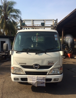 Hino 4 ล้อ (โฉมใหม่) ปี55 เครื่องยนต์ 136 แรงม้า กระบะยาว3.05เมตร มีคอก สภาพสวยพร้อมใช้งาน