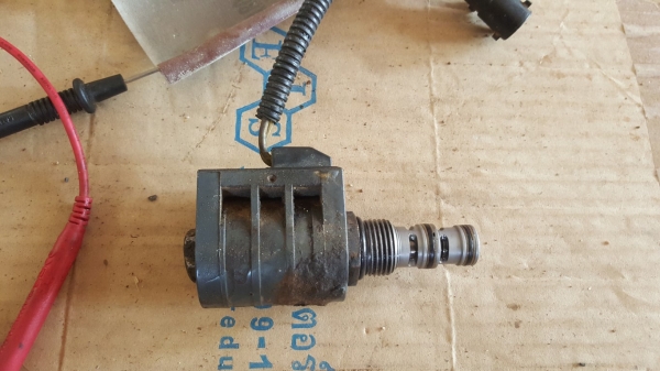 โซลินอยด์วาล์ว (Solenoid Valve) ตัดเพลาหน้า รถไถ Ford New Holland 12โวลต์ โซลินอยด์วาล์ว (Solenoid Valve) ตัดเพลาหน้า รถไถ Ford New Holland 12โวลต์