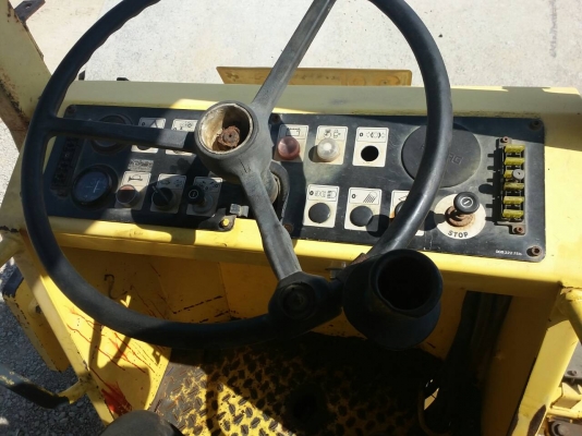 ขายรถบด BOMAG BW212D-2 น้ำหนัก 12010 กิโลกรัม 2 เพลา 2 เปลือก ราคา 750000