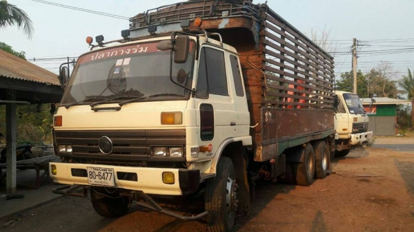 ขายรถ10ล้อ NISSAN UD CDA12M ปี36 ทะเบียนไม่ขาด ประกันชั้น1 เอกสารพร้อมโอน (ไม่มีเครื่อง เกียร์ หม้อน้ำ) สนใจโทร 090-8588220คุณนะ 093-3258446คุณบิว หรือเข้าดูสินค้าอื่นๆได้ที่ www.truck.in.th/498 หรือเพจFacebook ณรงค์ ซื้อขายรถมือสอง (เว็บไซต์ส่วนตัว) หรือ