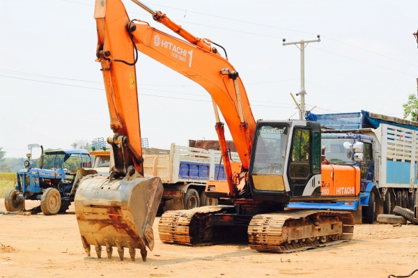 ขายด่วนน Hitachi EX200-1 สภาพสวยย