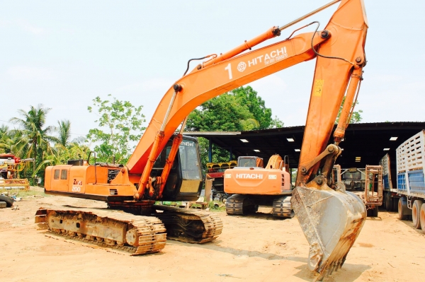 ขายด่วนน Hitachi EX200-1 สภาพสวยย