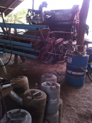 ขาย รถเกี่ยวข้าวเกษตร พัฒนา รองกระสอบ ใช้งานได้เลยครับ