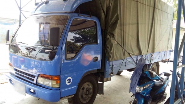 ขายรถหกล้อ ISUZU NPR66P รถประกอบ เครื่อง 130 แรง ปี 47 กระบะคาร์โก้ยาว 5 เมตร