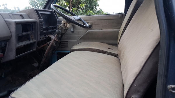 ขายรถยนต์  4ล้อ  เครื่องยนต์อีซูซุ  88  NKR