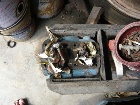 ปั๊มปั่นน้ำมันติดรถมีอยู่ 2 ตัว ขายถูก ปั๊มปั่นน้ำมันติดรถมีอยู่ 2 ตัว ขายถูก