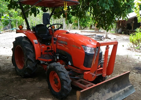 ขายรถไถ 36 แรง ปี 56 พร้อมดันหน้า สภาพดี ไมล์แท้ๆ