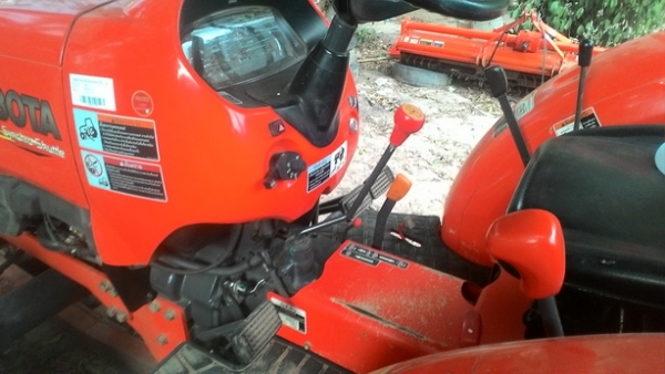 ขายรถไถ 36 แรง ปี 56 พร้อมดันหน้า สภาพดี ไมล์แท้ๆ