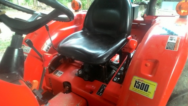 ขายรถไถ 36 แรง ปี 56 พร้อมดันหน้า สภาพดี ไมล์แท้ๆ