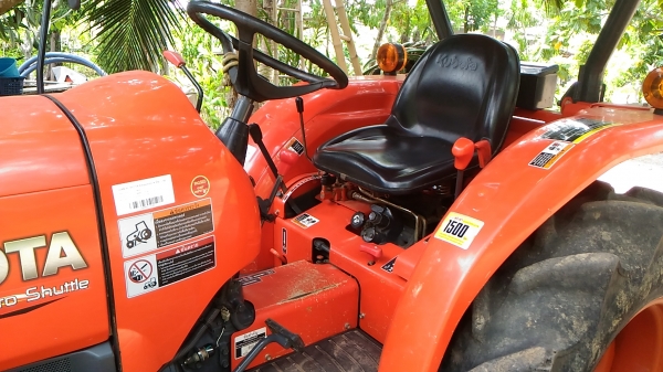 ขายรถไถ 36 แรง ปี 56 พร้อมดันหน้า สภาพดี ไมล์แท้ๆ