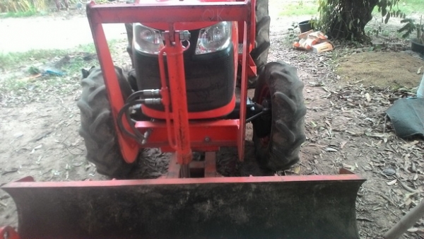 ขายรถไถ 36 แรง ปี 56 พร้อมดันหน้า สภาพดี ไมล์แท้ๆ