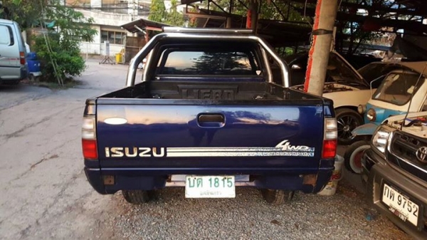 ขายอีซูซุเครื่องดีเซล 2800 ปี 2000 เกียร์รรมดา 4x4 พวงมาลัยพาวเวอร์ ขายอีซูซุเครื่องดีเซล 2800 ปี 2000 เกียร์รรมดา 4x4 พวงมาลัยพาวเวอร์