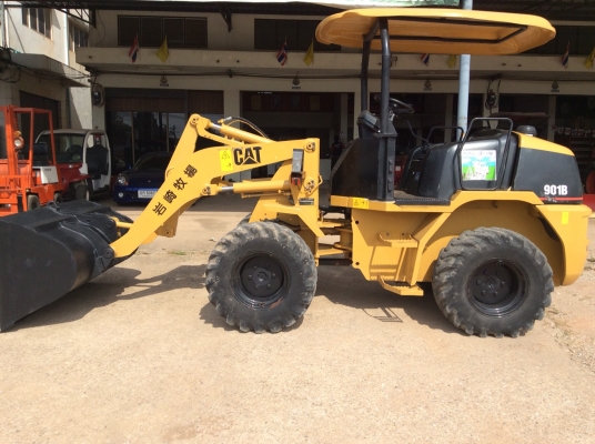 รถตัก catterpillar 901B