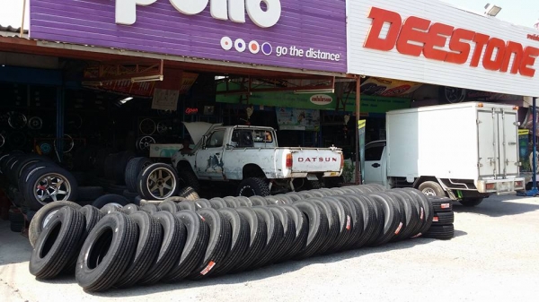 ขายยางใหม่ 9.5 R 17.5  MAXXIS  พร้อมกะทะใหม่  ยางปี16