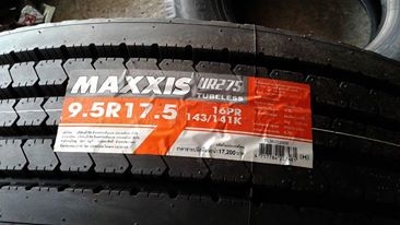 ขายยางใหม่ 9.5 R 17.5  MAXXIS  พร้อมกะทะใหม่  ยางปี16