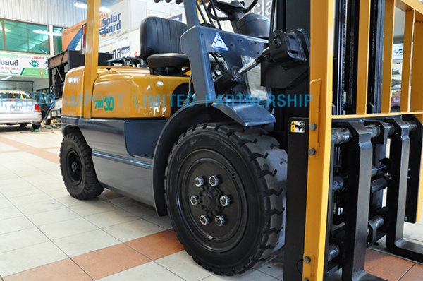 ขายรถโฟล์คลิฟท์มือสอง TCM รุ่น FG230N5 ราคา 295,000 บาท นำเข้าจากประเทศญี่ปุ่น 100\% ไม่เคยใช้งานในประเทศไทย