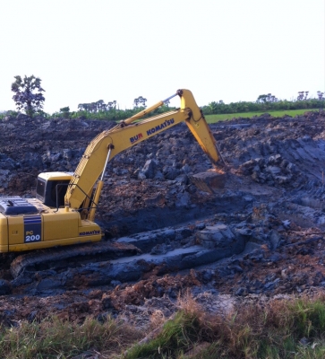 Komatsu pc200/7ไมล์8,500ชมราคา1,800,000  เอกสารชุดจดทะเบียนติดต่อสุขุมตรัง087-2836792