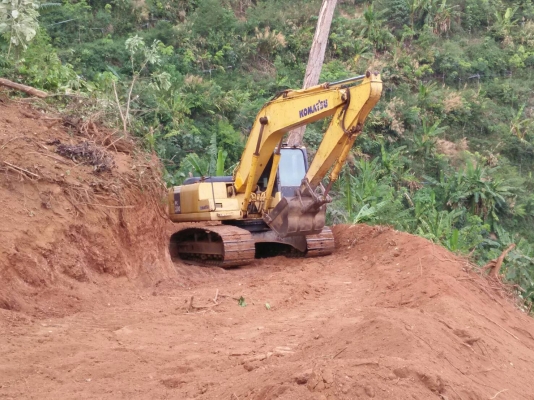 Komatsu pc200/7ราคา1,350,000 ติดต่อสุขุม0872836792 Komatsu pc200/7ราคา1,350,000 ติดต่อสุขุม0872836792