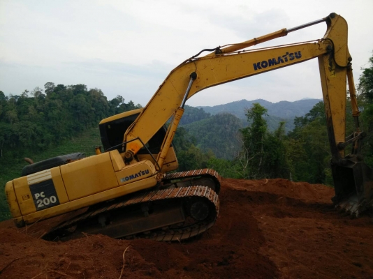 Komatsu  pc200/7ราคา1,350,000 ติดต่อสุขุม0872836792