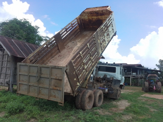 ขายสิบล้อ  UD CW 430 m 230 hp เกียรเดิม low-hi. ปี 48 สนใจติดต่อ 0882669068