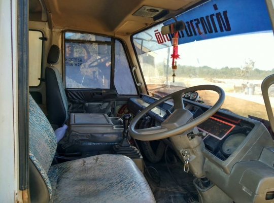 ขายสิบล้อ  UD CW 430 m 230 hp เกียรเดิม low-hi. ปี 48 สนใจติดต่อ 0882669068