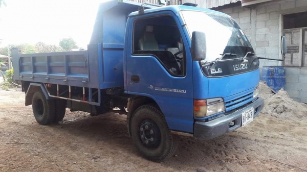 ขายดั้ม NPR 135เทอร์โบ ปี48 เครื่องดี ภายในสวย ยางดี เอกสารพร้อมโอน ดูรถที่เชียงราย สนใจโทร 090-8588220คุณนะ 093-3258446คุณบิว หรือเข้าดูสินค้าอื่นๆได้ที่ www.narong2truck.com หรือ www.truck.in.th/498 หรือเพจFacebook ณรงค์ ซื้อขายรถมือสอง (เว็บไซต์ส่วนตัว