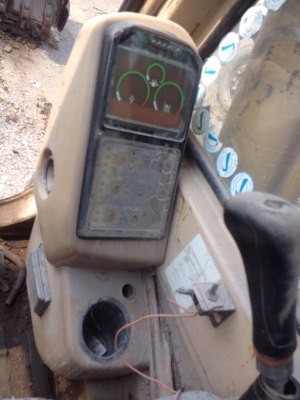 ขายรถแบ็คโฮ CAT V.2 เครื่องปั๊มดี ไฟฟ้าครบ ช่วงล่างเต็ม ไม่มีแอร์ เอกสารเล่มทะเบียน