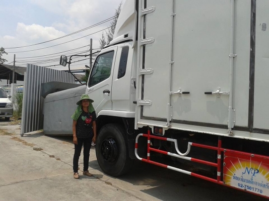 ขาย MITSUBISHI FUSO ปี 2554 หกล้อ ตู้แห้ง 10 บาน 240 แรงม้า ยาว 7.50 ม. เครื่องคอมมอลเรล เทอร์โบ สภาพสวย พร้อมใช้ ภายในตู้ดี ไม่รั่วไม่ซึม ราคา 980,000 บาท สนใจสอบถามเพิ่มเติมได้ที่ 081-4825911 คุณพิมพ์ใจ 085-0097969 คุณรุ่ง