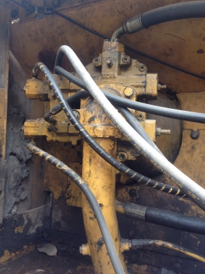 ขายรถแบ็คโฮ CAT V.2 เครื่องปั๊มดี ไฟฟ้าครบ ช่วงล่างเต็ม ไม่มีแอร์ เอกสารเล่มทะเบียน