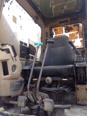 ขายรถแบ็คโฮ CAT V.2 เครื่องปั๊มดี ไฟฟ้าครบ ช่วงล่างเต็ม ไม่มีแอร์ เอกสารเล่มทะเบียน