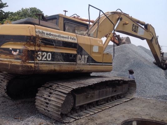 ขายรถแบ็คโฮ CAT V.2 เครื่องปั๊มดี ไฟฟ้าครบ ช่วงล่างเต็ม ไม่มีแอร์ เอกสารเล่มทะเบียน