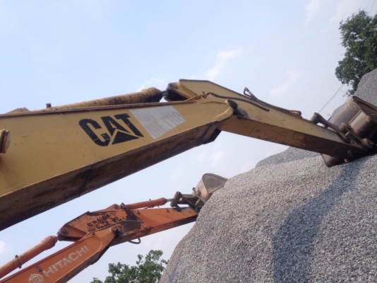 ขายรถแบ็คโฮ CAT V.2 เครื่องปั๊มดี ไฟฟ้าครบ ช่วงล่างเต็ม ไม่มีแอร์ เอกสารเล่มทะเบียน