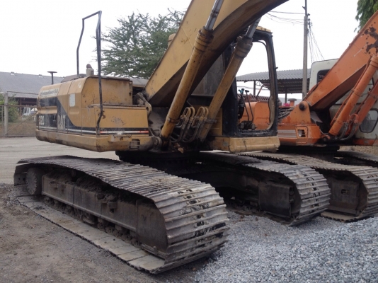 ขายรถแบ็คโฮ CAT V.2 เครื่องปั๊มดี ไฟฟ้าครบ ช่วงล่างเต็ม ไม่มีแอร์ เอกสารเล่มทะเบียน