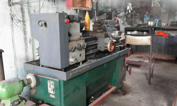 ขายเครื่องกลึงยุโรป5ฟุต3เพลาลูกบิดสภาพแจ๋วเลยราคากันเองครับ
