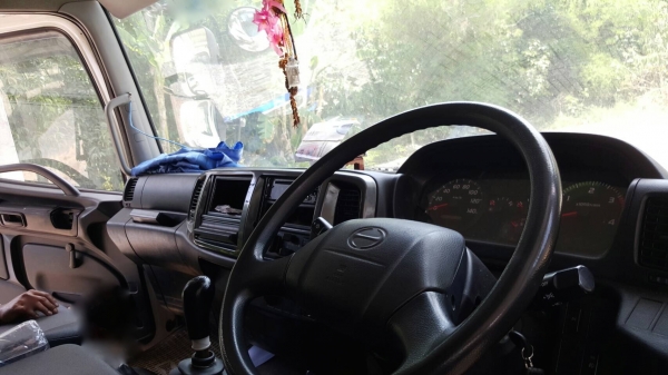 รถฮีโน่ 6 ล้อรั้ว ( ไม่ดั้ม ) FC9J  150 แรงม้า ปี 56.  ( รถวิ่ง 2xx,xxx กม. )     สนใจติดต่อ  081 - 6079515