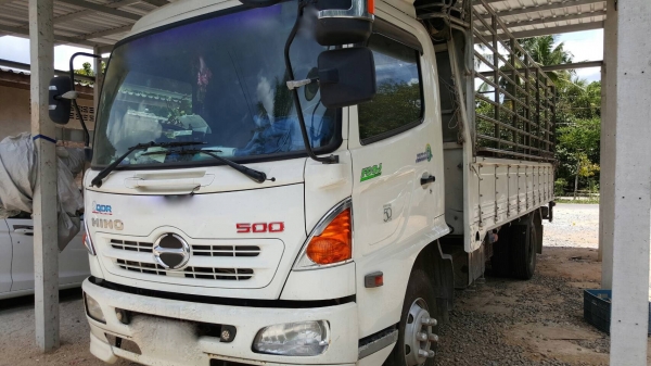 รถฮีโน่ 6 ล้อรั้ว ( ไม่ดั้ม ) FC9J  150 แรงม้า ปี 56.  ( รถวิ่ง 2xx,xxx กม. )     สนใจติดต่อ  081 - 6079515