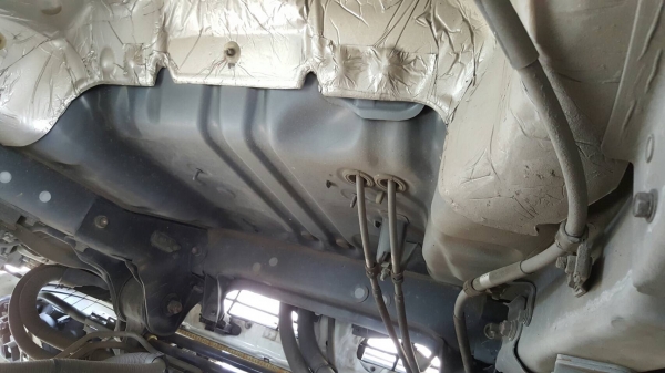 รถฮีโน่ 6 ล้อรั้ว ( ไม่ดั้ม ) FC9J  150 แรงม้า ปี 56.  ( รถวิ่ง 2xx,xxx กม. )     สนใจติดต่อ  081 - 6079515